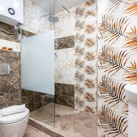Two Bedroom Karavelov With Private Parking Medical