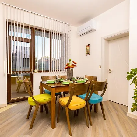 Two Bedroom Karavelov With Private Parking Medical Apartment