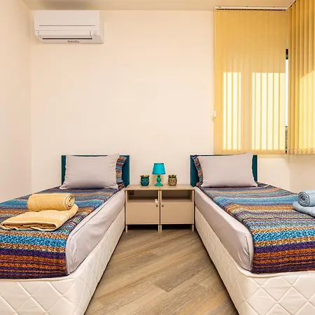 Two Bedroom Karavelov With Private Parking Medical Apartment Plovdiv