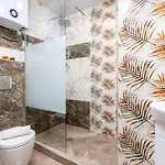 Two Bedroom Karavelov With Private Parking Medical
