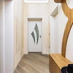 Two Bedroom Karavelov With Private Parking Medical *