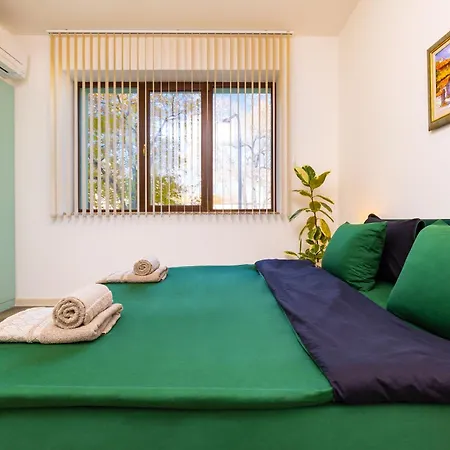 Lejlighed Two Bedroom Karavelov With Private Parking Medical *