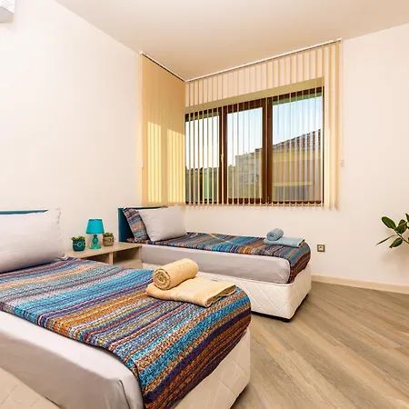 Lejlighed Two Bedroom Karavelov With Private Parking Medical